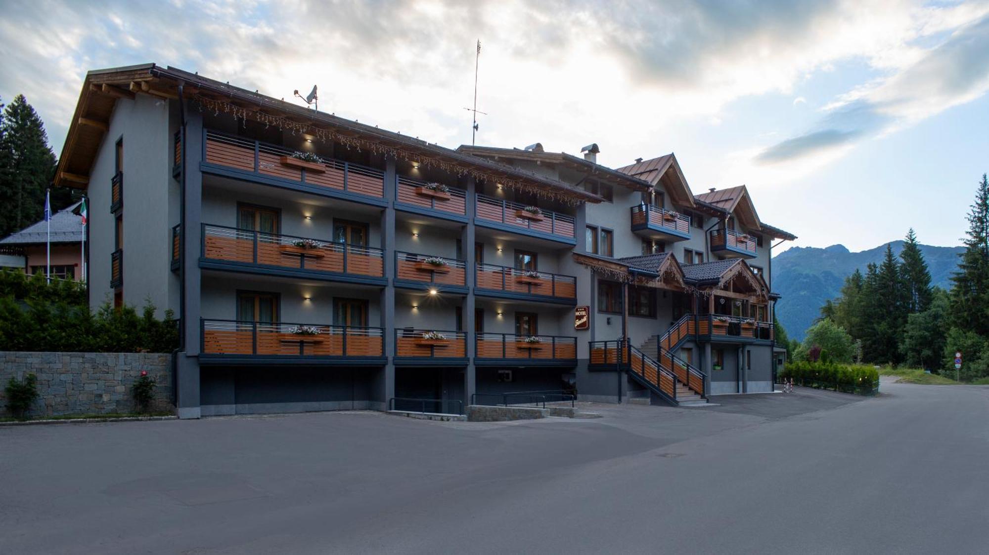 Hotel Fantelli Folgarida Exterior photo
